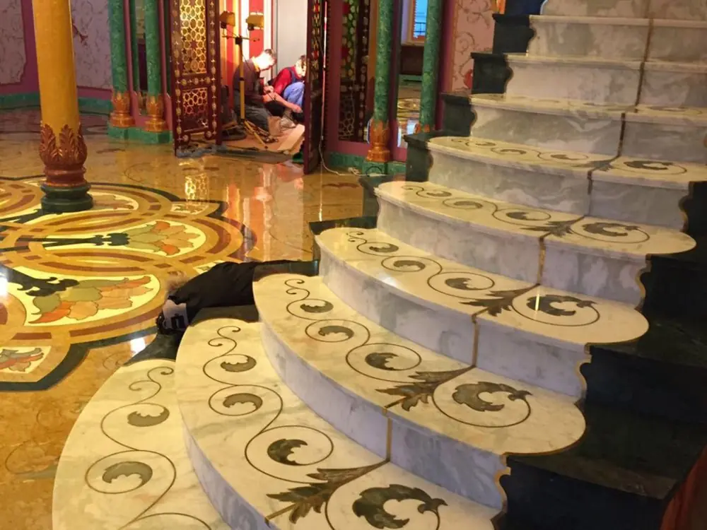 Escalera con incrustación