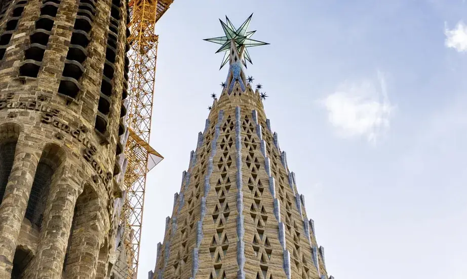 Torre de la Virgen María con la estrella